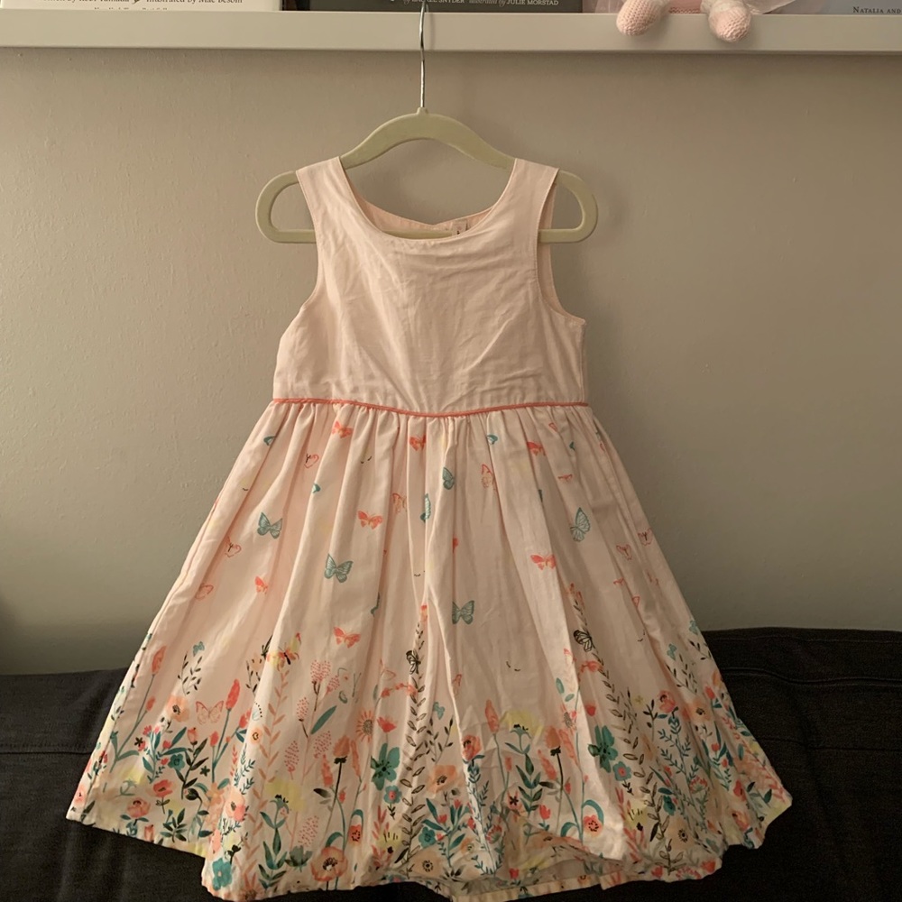 Beautiful Summer/Spring dress! 🌺🐰🦋 Like new. Flowers &  butterflies